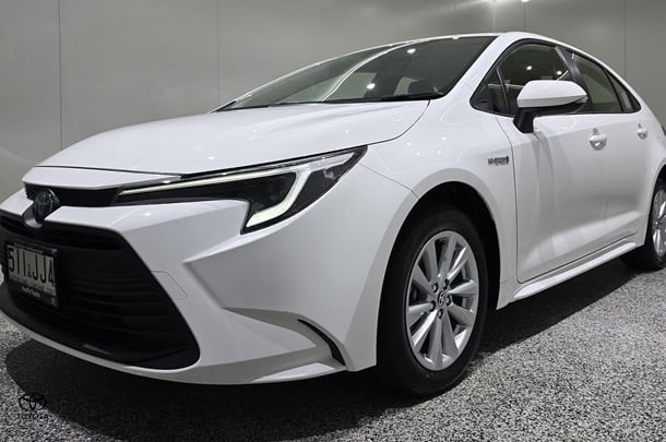 2024 Toyota COROLLA SEDAN HYBRID Ascent Sport image 6