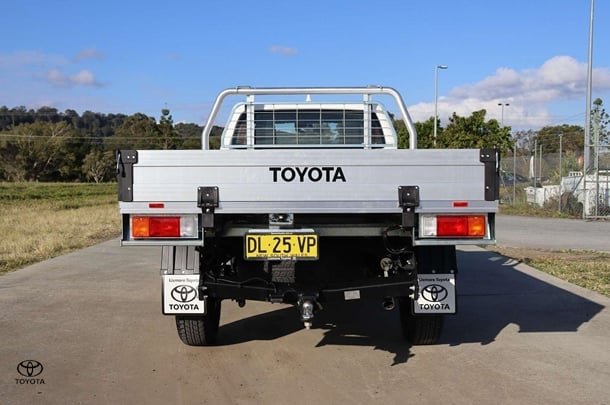 2024 Toyota Hilux 4x4 SR image 5