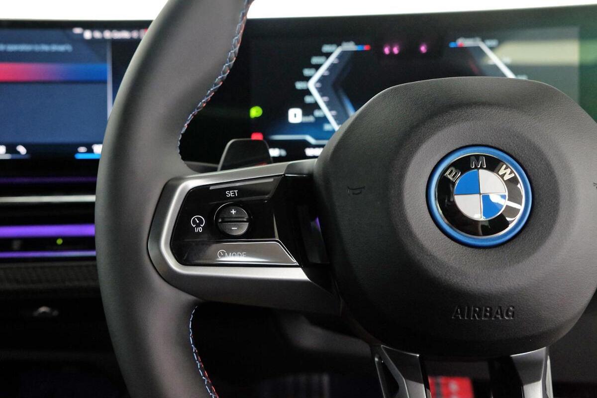 2025 BMW i5 M60 xDrive G60 Auto AWD image 10