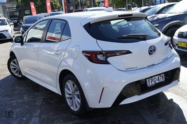 2023 Toyota Corolla Hatch Hybrid Ascent Sport image 3