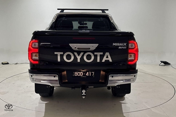 2021 Toyota Hilux SR5 image 8