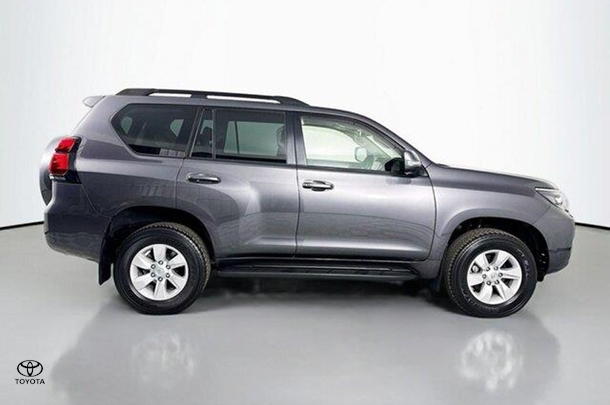2022 Toyota Prado GXL image 10