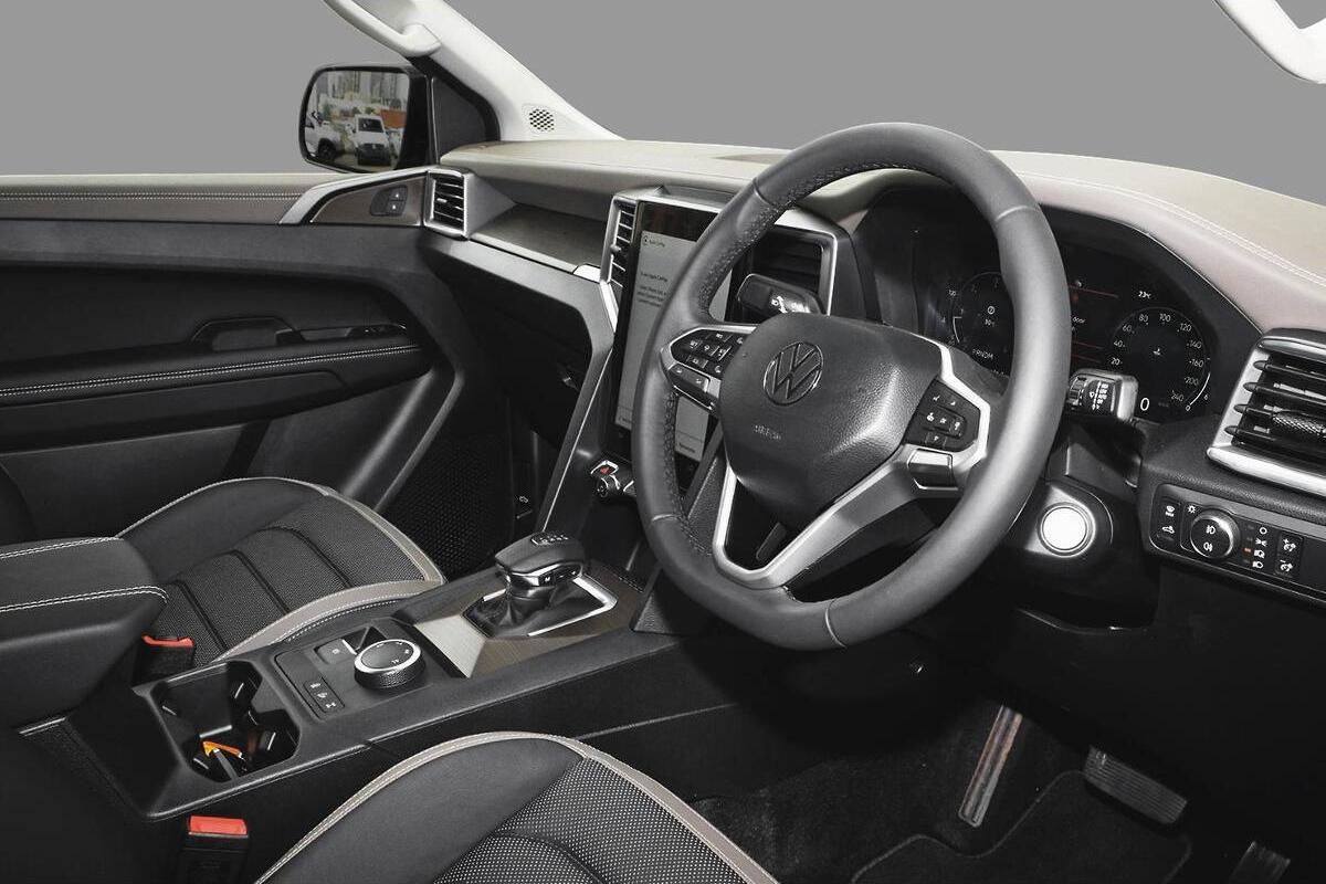 2024 Volkswagen Amarok TDI600 Style NF Auto 4MOTION Perm MY23 Dual Cab image 5