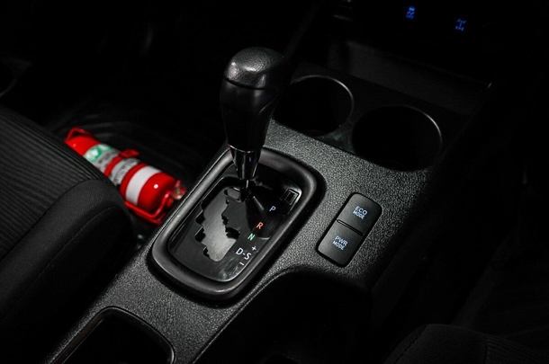 2019 Toyota Hilux 4x4 SR image 25