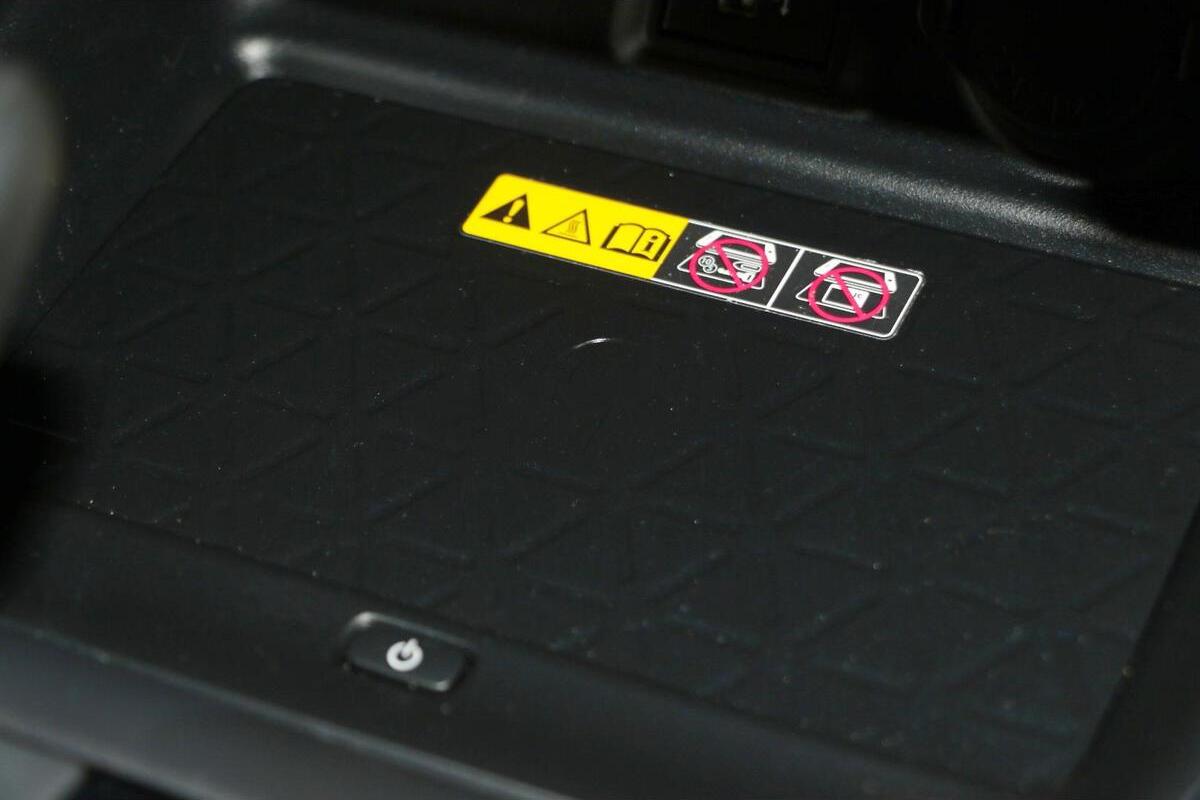 2024 Toyota RAV4 GXL Auto eFour image 15