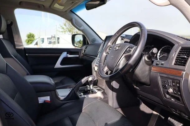 2020 Toyota Landcruiser VX image 25