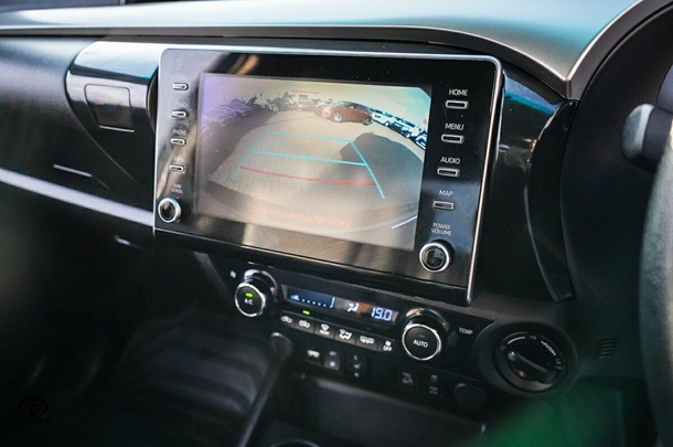 2021 Toyota Hilux 4x4 SR5 image 21