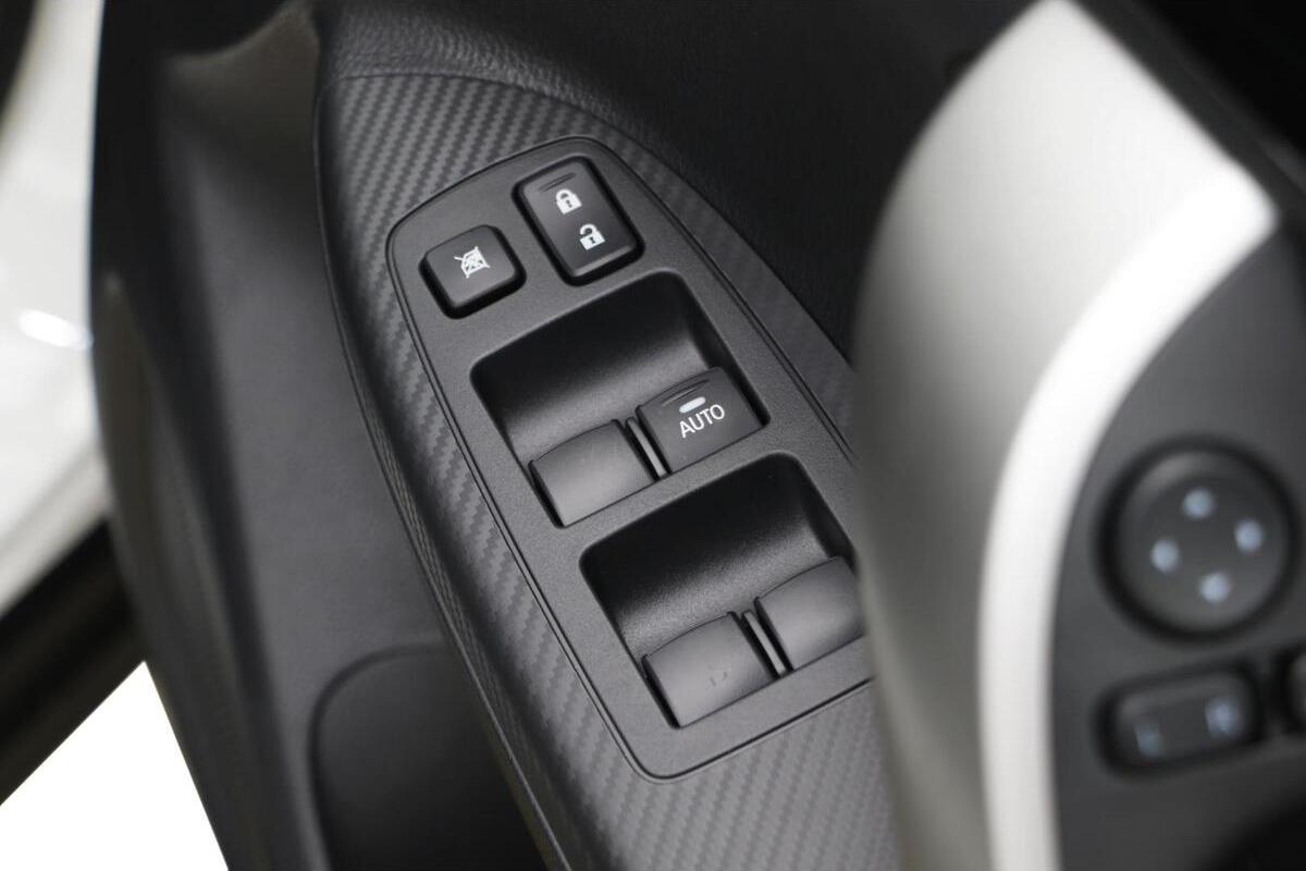 2025 Mitsubishi Eclipse Cross PHEV ES YB Auto AWD MY24 image 21