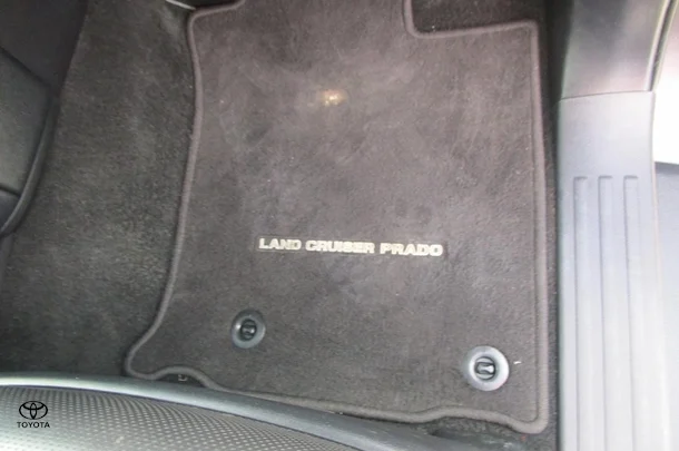 2021 Toyota Prado VX image 17