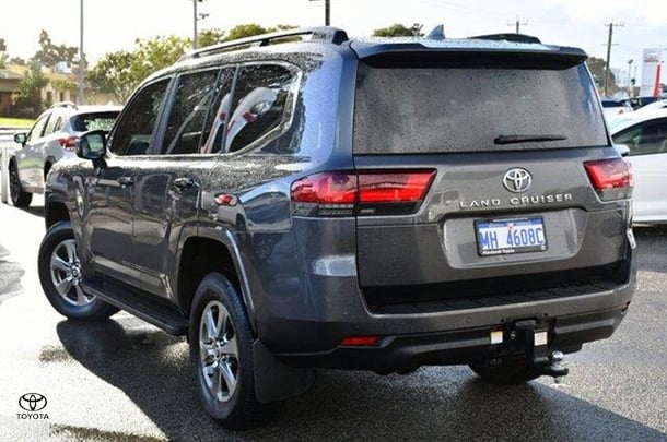 2024 Toyota Landcruiser VX image 3