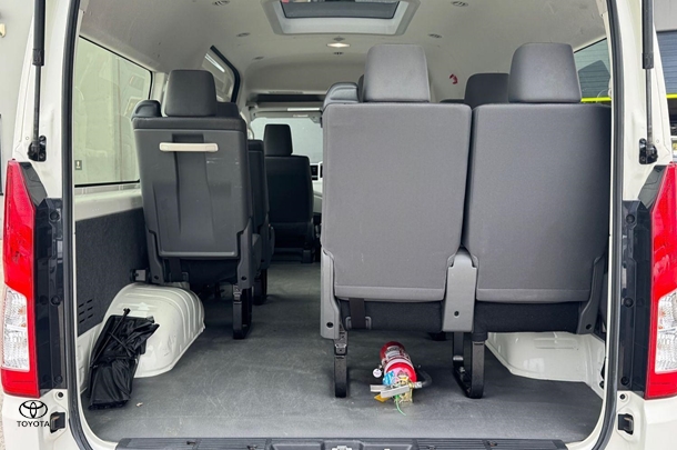 2021 Toyota Hiace SLWB image 10