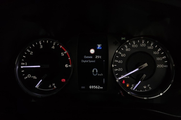2022 Toyota Hilux SR5 image 16