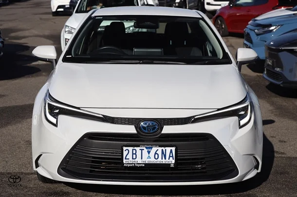 2024 Toyota Corolla Sedan Hybrid Ascent Sport image 9