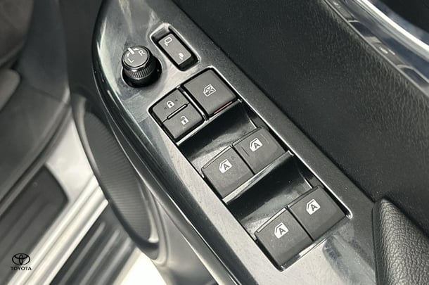 2022 Toyota Hilux SR5 image 14