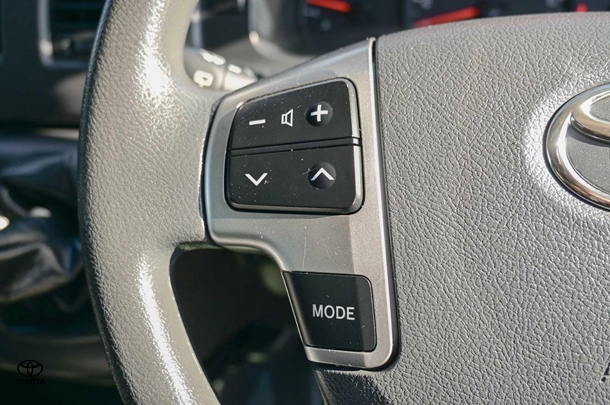 2017 Toyota Hiace LWB image 18
