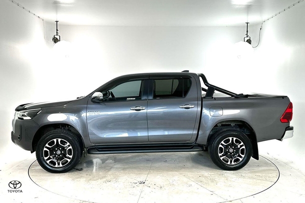 2022 Toyota Hilux SR5 image 8