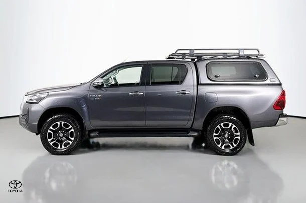 2021 Toyota Hilux SR5 image 5