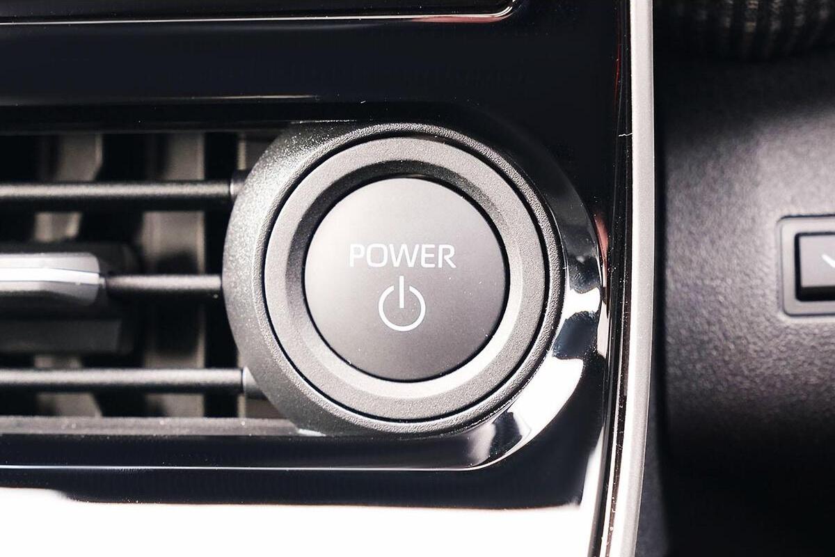 2024 Toyota bZ4X Auto AWD image 13