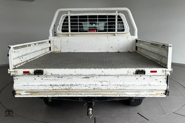 2020 Toyota Hilux SR image 13