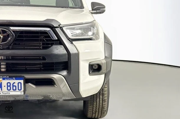 2022 Toyota Hilux Rogue image 3