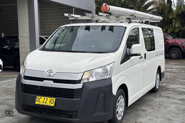 2021 Toyota HiAce LWB image 7