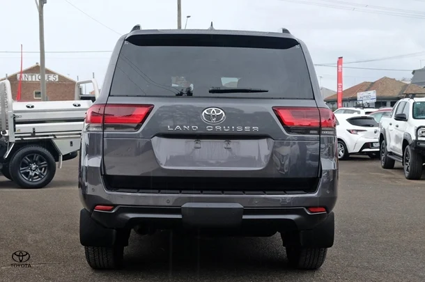 2023 Toyota LANDCRUISER VX image 5