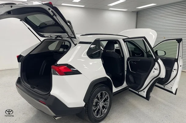 2023 Toyota RAV4 Hybrid GXL-2WD image 10