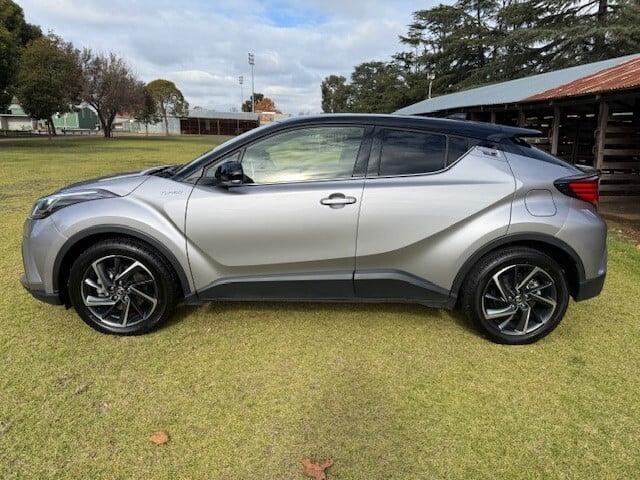 2022 Toyota C-HR Koba AWD image 4