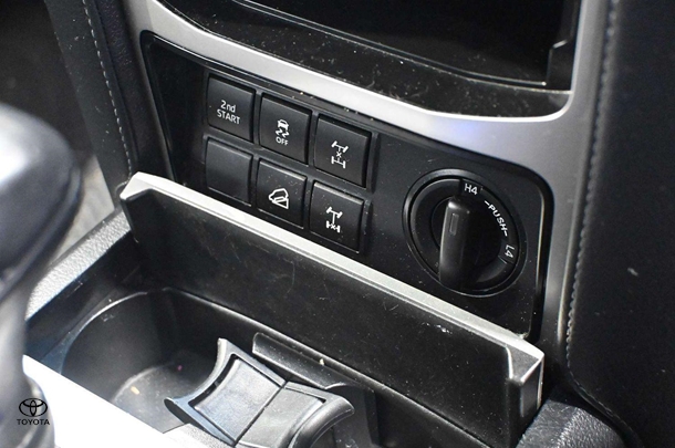 2019 Toyota Prado VX image 12