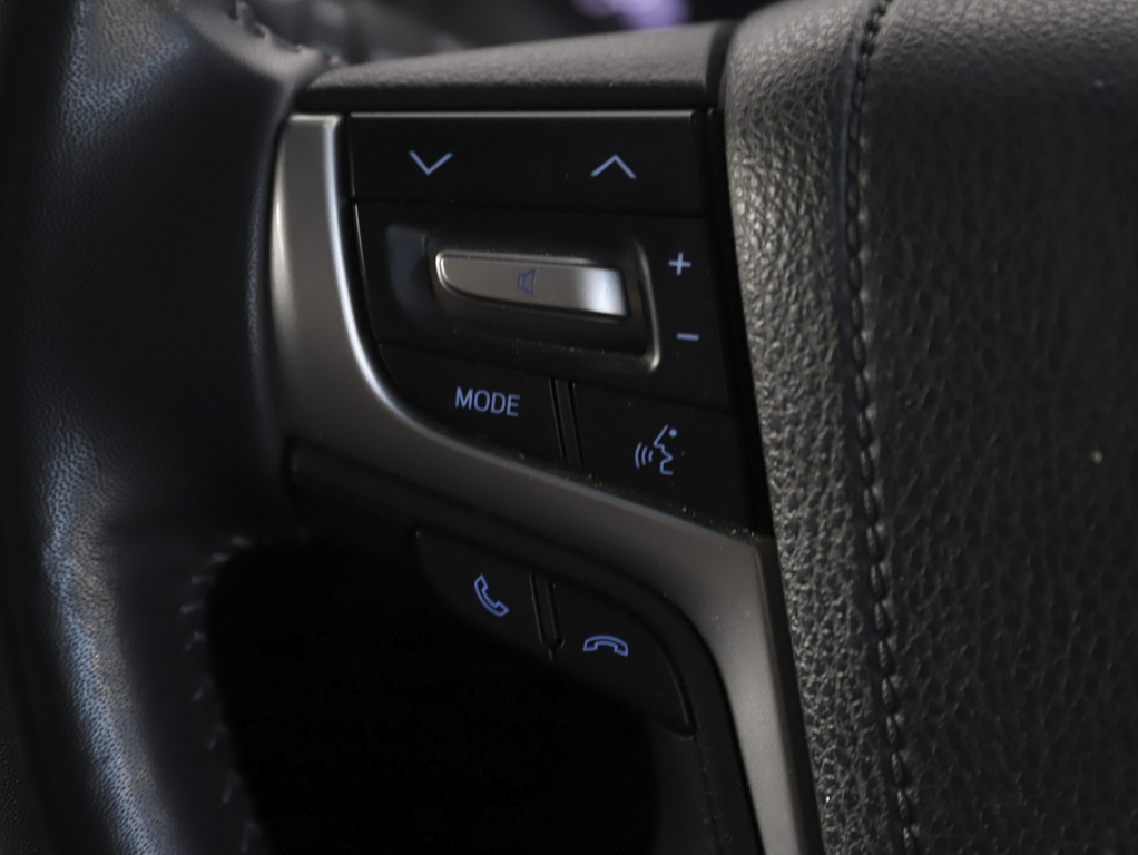 2021 Toyota Prado GXL image 10