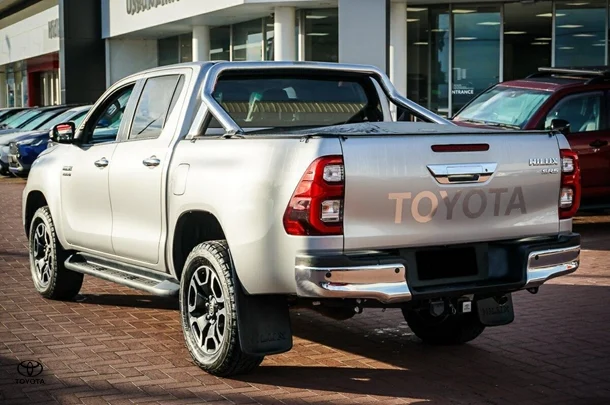 2021 Toyota Hilux 4x4 SR5 image 6