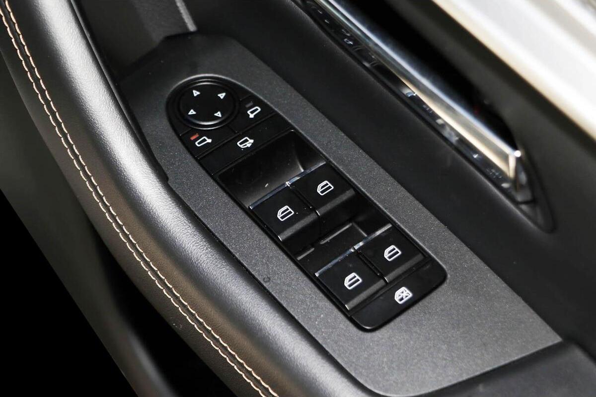 2024 Mazda CX-60 G40e Azami KH Series Auto i-ACTIV AWD image 18