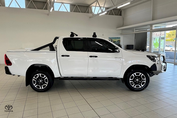 2024 Toyota Hilux SR5 image 5