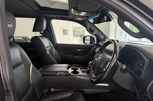 2022 Toyota Landcruiser GR-S image 18
