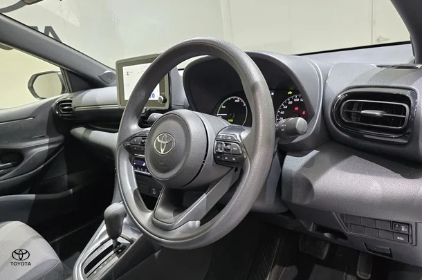 2024 Toyota Yaris HB Hybrid Ascent Sport image 13