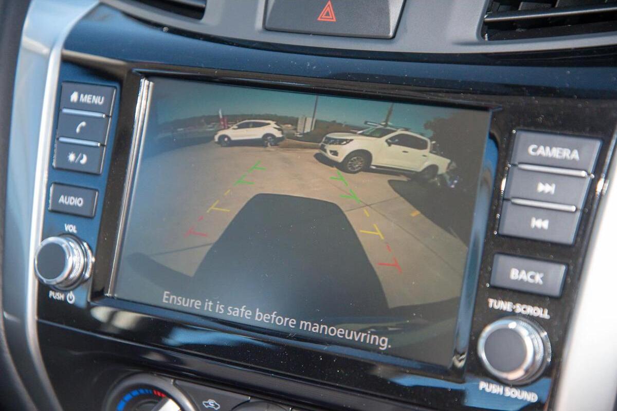 2025 Nissan Navara SL D23 Manual 4x4 MY24 Dual Cab image 13