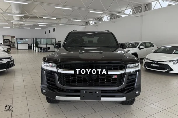 2022 Toyota Landcruiser GR-S image 2