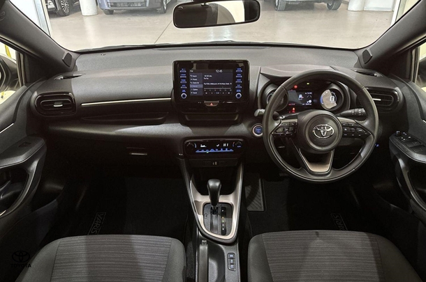 2023 Toyota Yaris Hybrid SX image 2