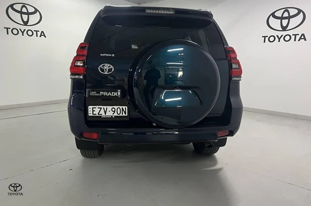 2023 Toyota Prado VX image 5