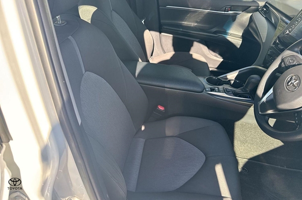 2021 Toyota Camry Hybrid Ascent image 11
