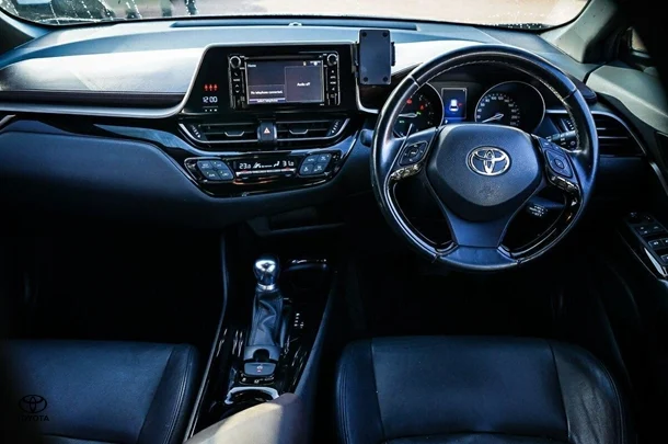 2017 Toyota C-HR L3 image 9