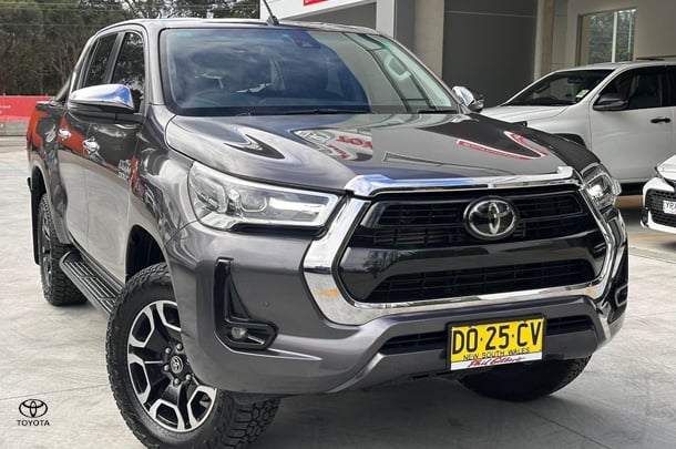 2020 Toyota HiLux 4x4 SR5 image 1