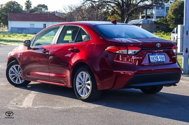 2023 Toyota Corolla Sedan Hybrid Ascent Sport image 2