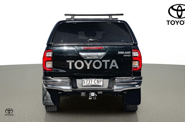 2021 Toyota HILUX SR5 image 6