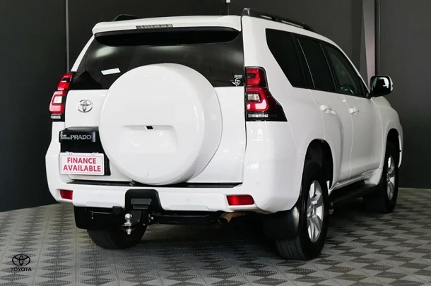 2023 Toyota Prado GXL image 4
