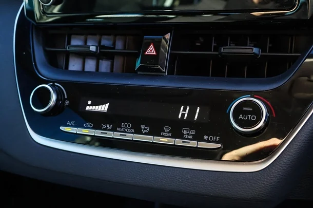 2022 Toyota Corolla Sedan Hybrid Ascent Sport image 18