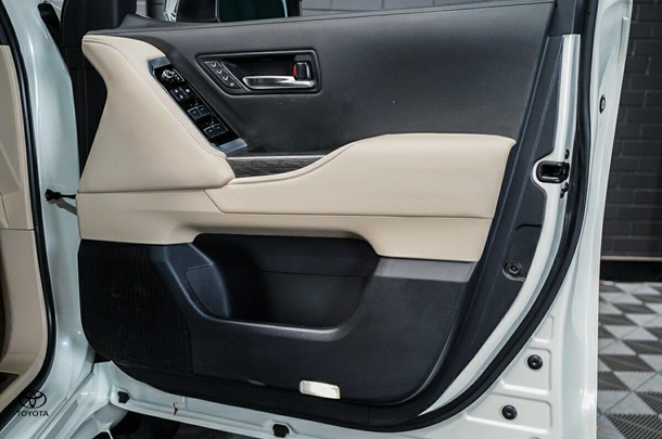 2023 Toyota Landcruiser Sahara ZX image 15