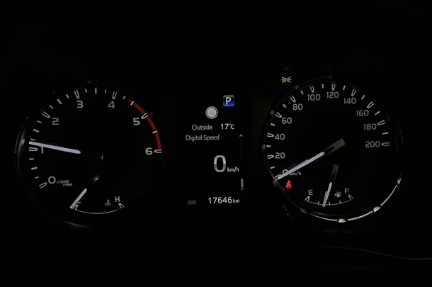 2024 Toyota Hilux SR image 18