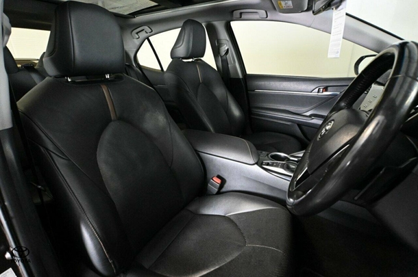 2018 Toyota Camry SL image 10