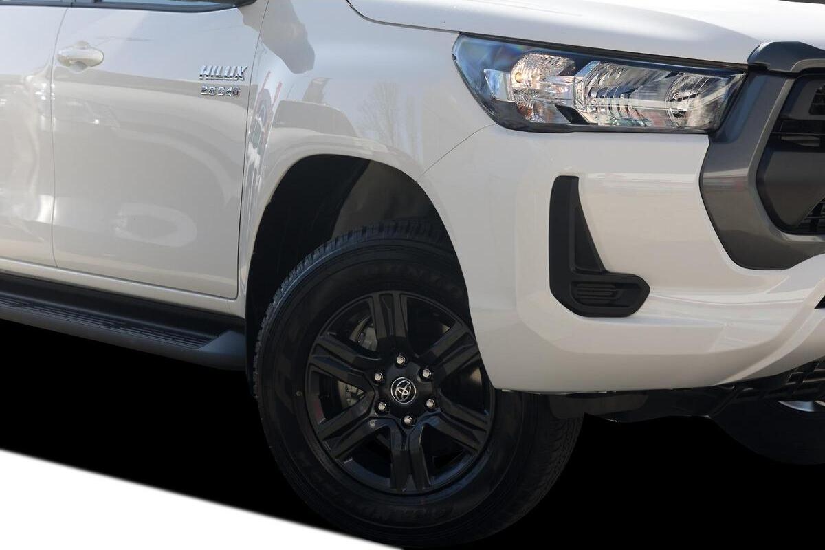 2025 Toyota Hilux SR Auto 4x4 Double Cab image 18